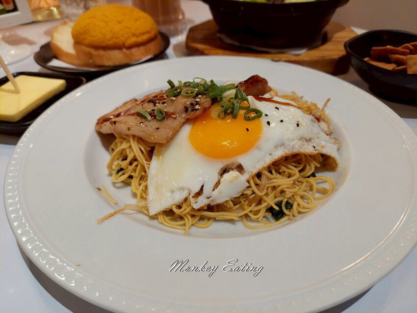 【彰化員林】喜喜茶室｜員林車站道地港式風味茶餐廳，平價港點飯麵食。聊天聚餐推薦 - 貪吃猴的幻想