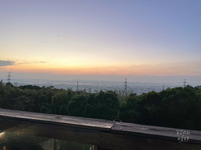 【台中景點】沙鹿。夕陽西下。無敵夜景。秋冬整排落羽松美不勝收｜MITAKA 3e CAFE