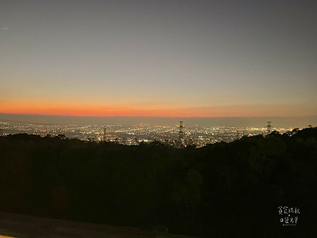 【台中景點】沙鹿。夕陽西下。無敵夜景。秋冬整排落羽松美不勝收｜MITAKA 3e CAFE