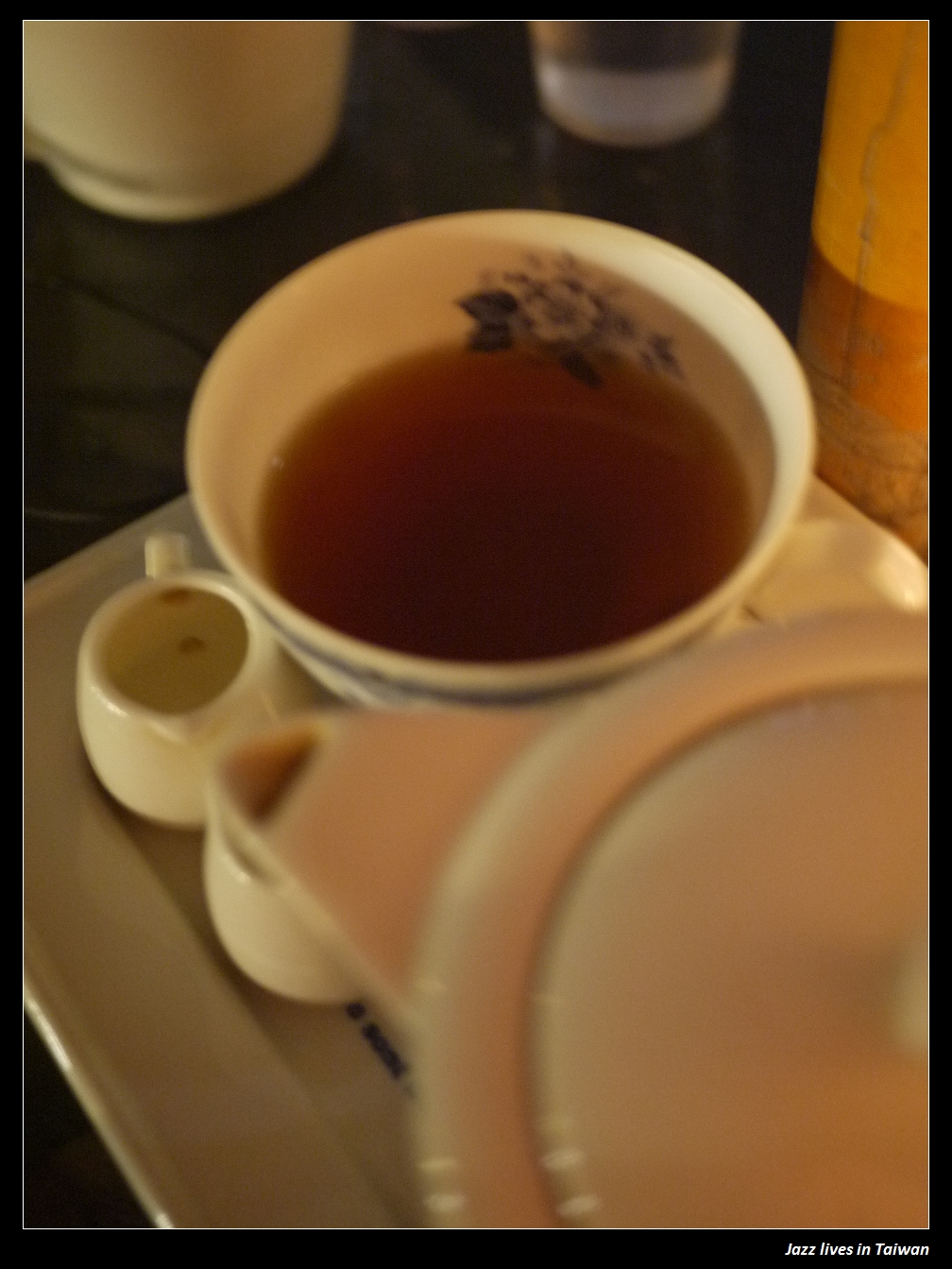 [MITAKA 3e CAFE]等公車時幫我撐傘的莫非是哆哆龍!!!