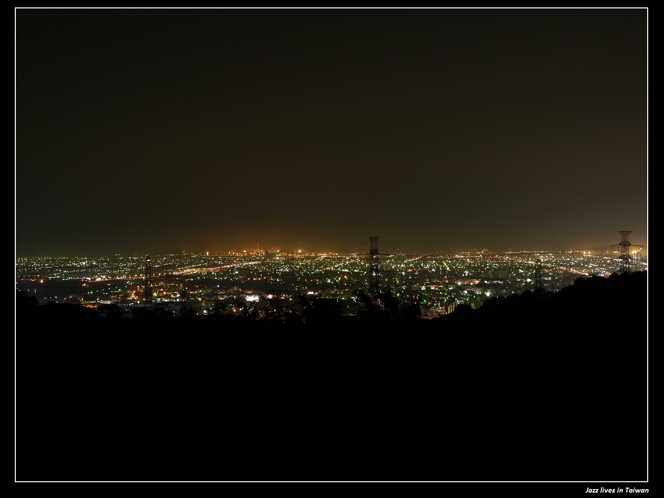 [MITAKA 3e CAFE]等公車時幫我撐傘的莫非是哆哆龍!!!