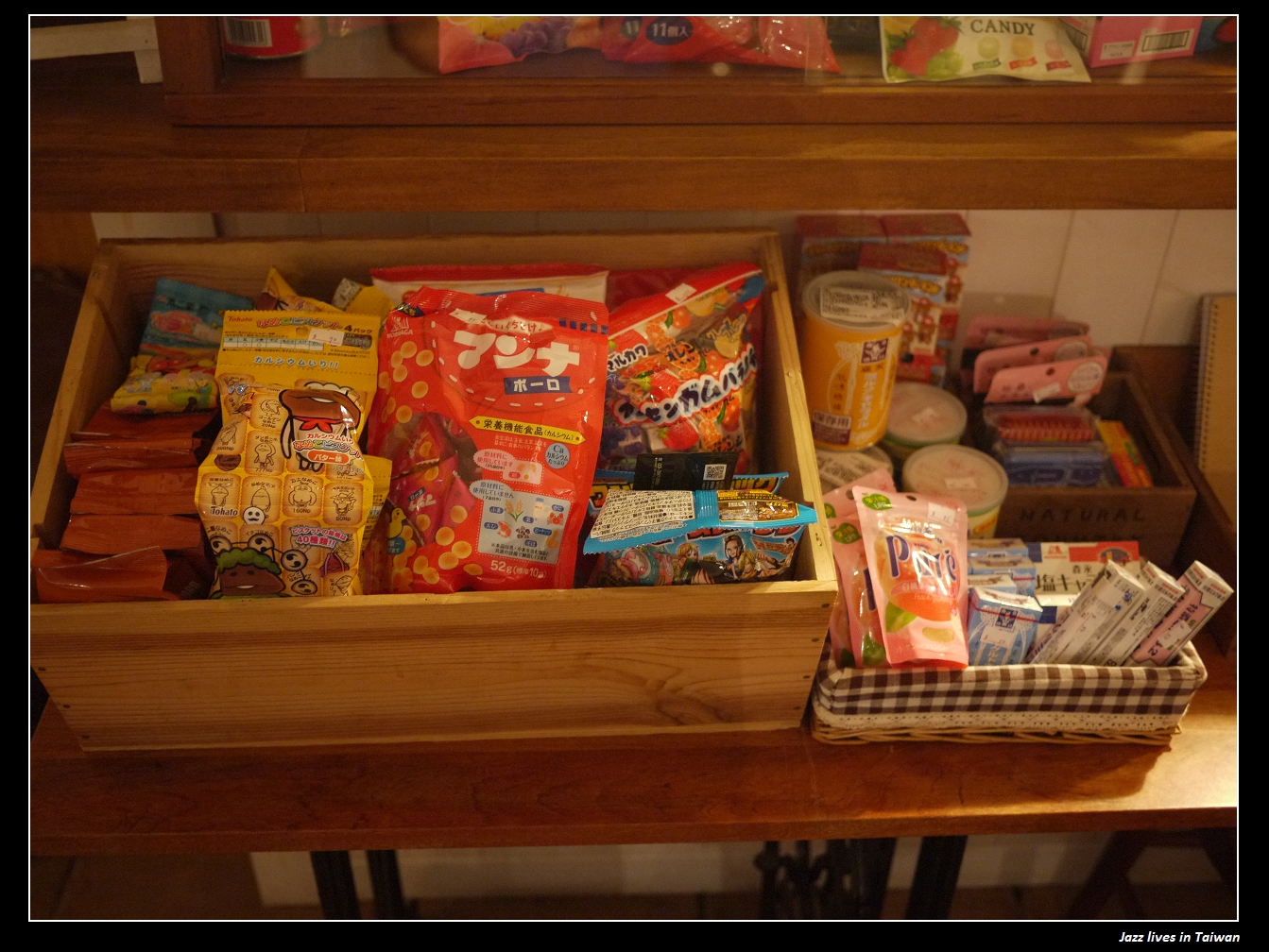 [MITAKA 3e CAFE]等公車時幫我撐傘的莫非是哆哆龍!!!