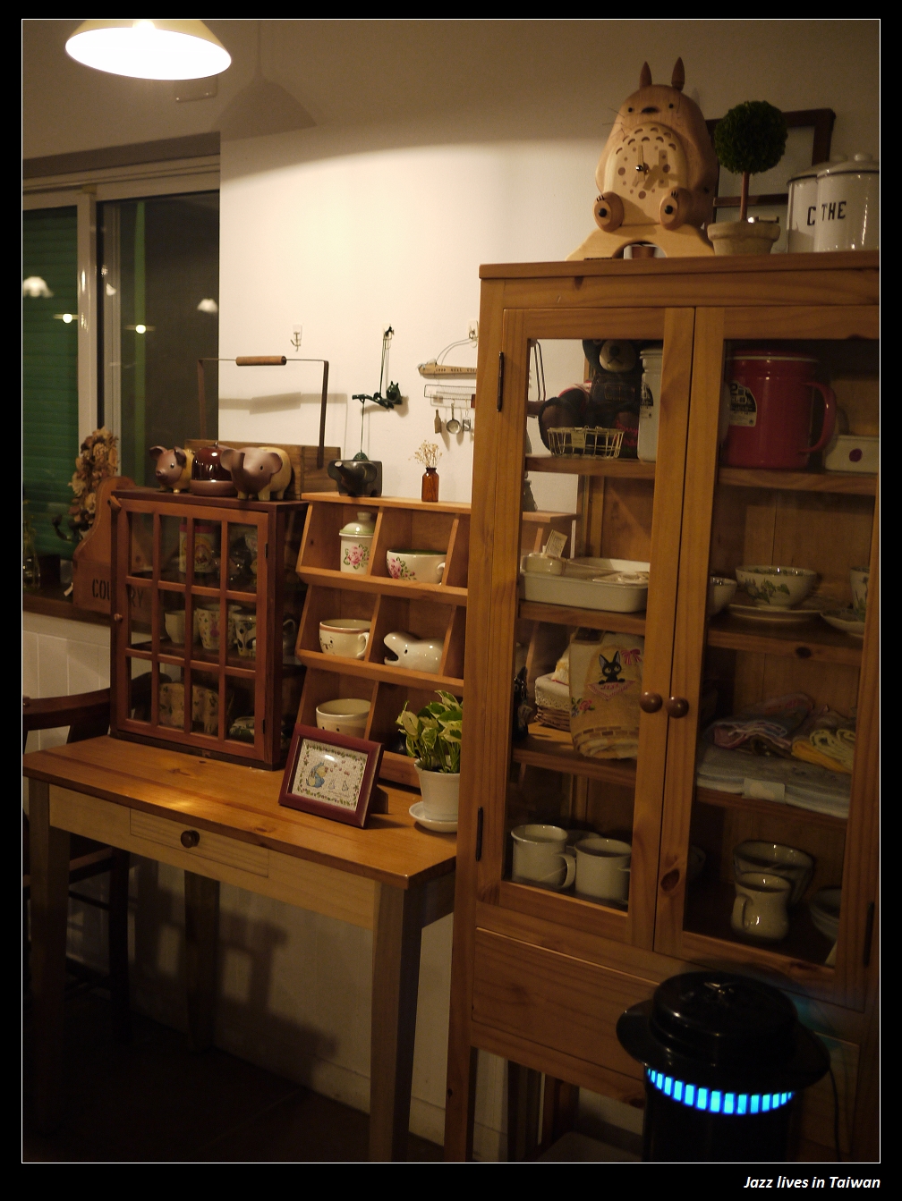 [MITAKA 3e CAFE]等公車時幫我撐傘的莫非是哆哆龍!!!