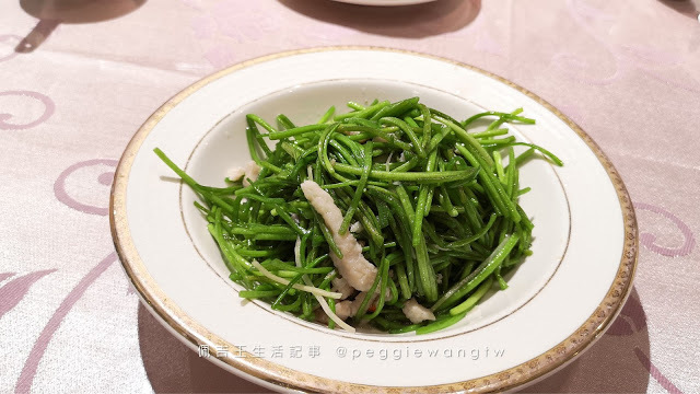 淡水美食︱阿基師觀海茶樓：傳統港點推車、美味實惠長輩最愛 招牌蝦餃皇皮薄餡滿.麻辣金錢肚多汁夠味 附菜單︱新北淡水