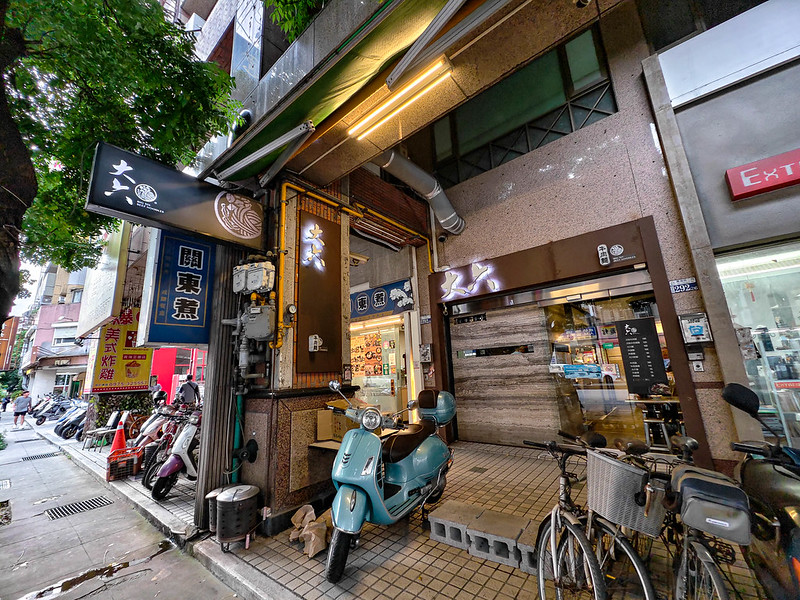 逢甲牛肉麵推薦！大六牛肉麵牛筋牛肉入口即化，逢甲商圈超狂雙寶麵必吃。