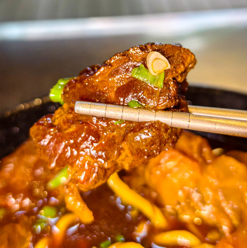 逢甲牛肉麵推薦！大六牛肉麵牛筋牛肉入口即化，逢甲商圈超狂雙寶麵必吃。