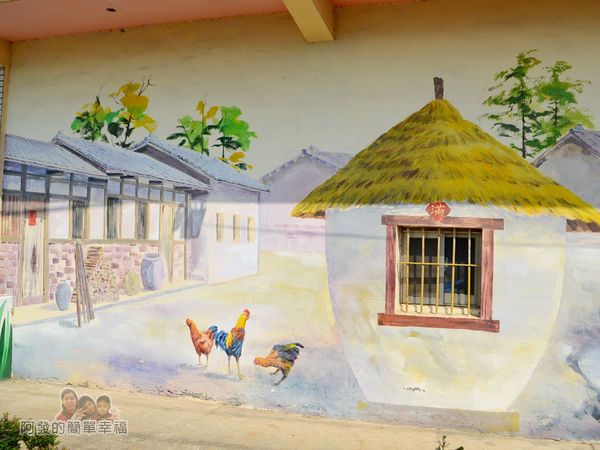 坑口彩繪村16-傳統農村小穀倉彩繪與實際窗戶融為一體