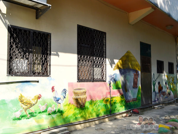 坑口彩繪村17-小圓環旁的彩繪巷