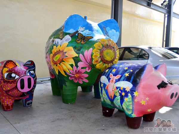 坑口彩繪村36-公園旁雨天球場中的立體彩繪豬