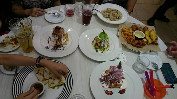 Perfume Dance 跳舞香水(漢神巨蛋店)：高雄漢神巨蛋~跳舞香水~好吃的蜜糖吐司~法式金磚~