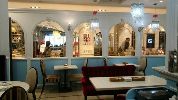 Perfume Dance 跳舞香水(漢神巨蛋店)：高雄漢神巨蛋~跳舞香水~好吃的蜜糖吐司~法式金磚~