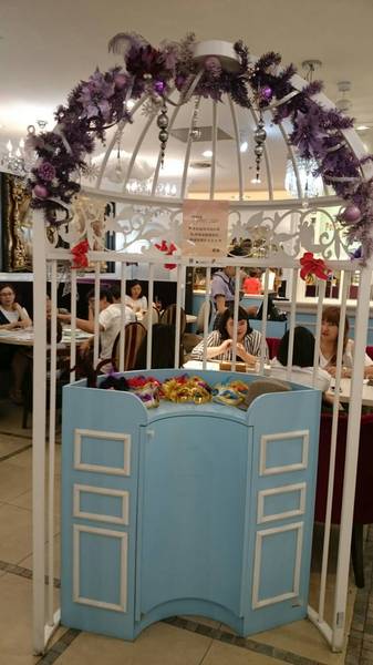 Perfume Dance 跳舞香水(漢神巨蛋店)：高雄漢神巨蛋~跳舞香水~好吃的蜜糖吐司~法式金磚~