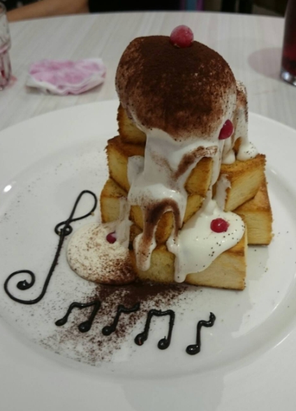 Perfume Dance 跳舞香水(漢神巨蛋店)：高雄漢神巨蛋~跳舞香水~好吃的蜜糖吐司~法式金磚~