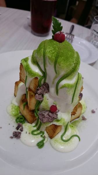 Perfume Dance 跳舞香水(漢神巨蛋店)：高雄漢神巨蛋~跳舞香水~好吃的蜜糖吐司~法式金磚~