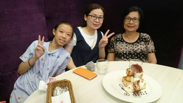 Perfume Dance 跳舞香水(漢神巨蛋店)：高雄漢神巨蛋~跳舞香水~好吃的蜜糖吐司~法式金磚~