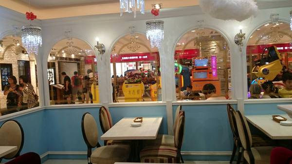 Perfume Dance 跳舞香水(漢神巨蛋店)：高雄漢神巨蛋~跳舞香水~好吃的蜜糖吐司~法式金磚~