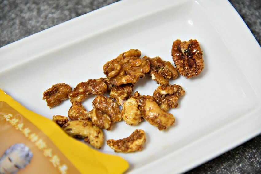 可夫萊CovilleＸ霹靂三先天 綜合堅果禮盒 ll 帶有文化氣質的堅果禮盒，讓收到的人不但吃得健康，還可以一邊