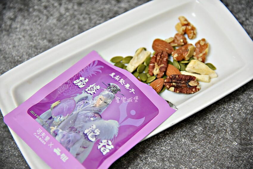 可夫萊CovilleＸ霹靂三先天 綜合堅果禮盒 ll 帶有文化氣質的堅果禮盒，讓收到的人不但吃得健康，還可以一邊