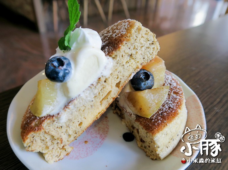 【台中美食】小豚輕食Kobuta Brunch~漢堡口味超驚奇，日式厚鬆餅超美味~♥♥♥