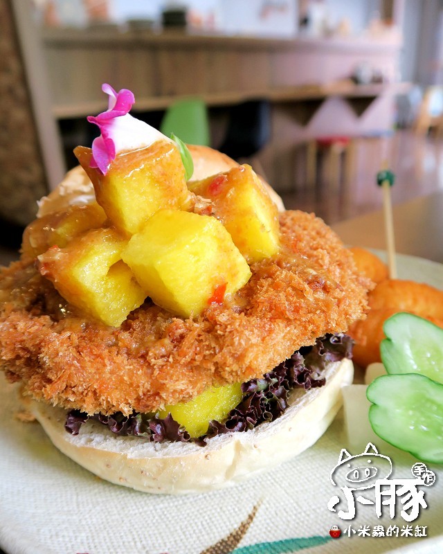 【台中美食】小豚輕食Kobuta Brunch~漢堡口味超驚奇，日式厚鬆餅超美味~♥♥♥