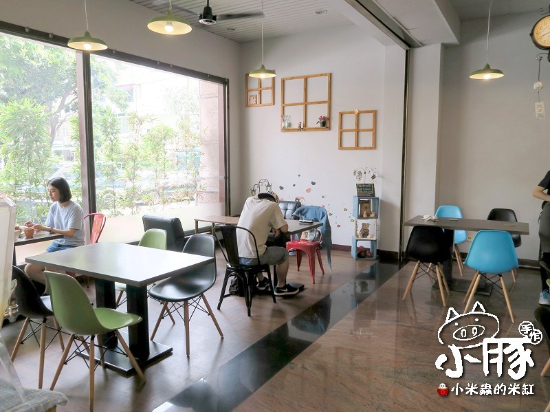 【台中美食】小豚輕食Kobuta Brunch~漢堡口味超驚奇，日式厚鬆餅超美味~♥♥♥