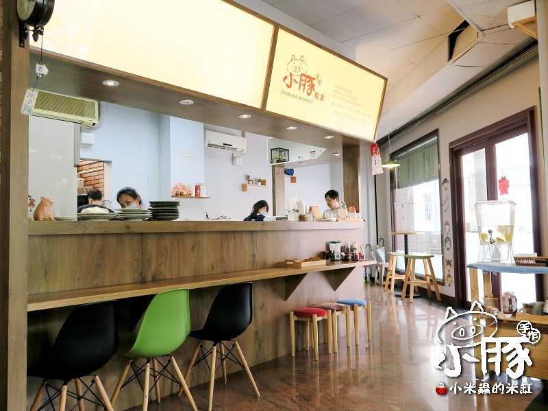 【台中美食】小豚輕食Kobuta Brunch~漢堡口味超驚奇，日式厚鬆餅超美味~♥♥♥