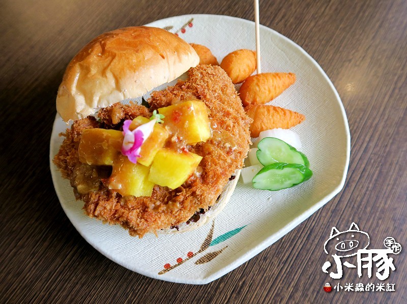 【台中美食】小豚輕食Kobuta Brunch~漢堡口味超驚奇，日式厚鬆餅超美味~♥♥♥