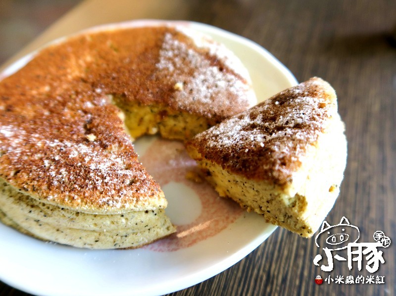 【台中美食】小豚輕食Kobuta Brunch~漢堡口味超驚奇，日式厚鬆餅超美味~♥♥♥