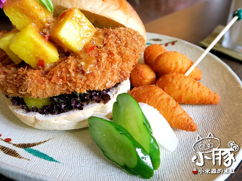 【台中美食】小豚輕食Kobuta Brunch~漢堡口味超驚奇，日式厚鬆餅超美味~♥♥♥