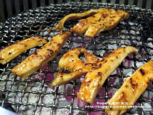 [餐廳食記]東區的MOE燃炭火燒肉之極品好肉
