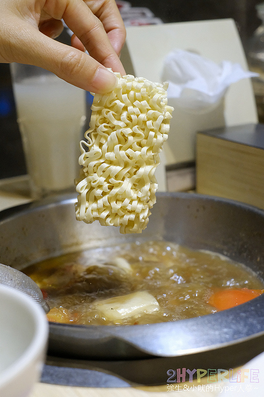 上澄鍋物,上澄鍋物2018,上澄鍋物2019,上澄鍋物菜單,台中好吃火鍋,台中日曜天地美食,台中火鍋推薦,台中美食,木桶活龍蝦,火鍋 龍蝦,龍蝦 @強生與小吠的Hyper人蔘~