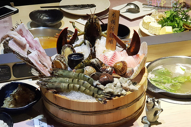 上澄鍋物,上澄鍋物2018,上澄鍋物2019,上澄鍋物菜單,台中好吃火鍋,台中日曜天地美食,台中火鍋推薦,台中美食,木桶活龍蝦,火鍋 龍蝦,龍蝦 @強生與小吠的Hyper人蔘~