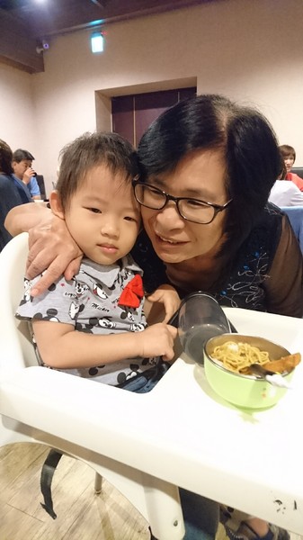 鬥牛士二鍋：高雄(大順店)~鬥牛士二鍋~壽喜燒鍋物~吃到飽餐廳~肉食主義者趕緊來朝聖吧~