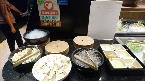 鬥牛士二鍋：高雄(大順店)~鬥牛士二鍋~壽喜燒鍋物~吃到飽餐廳~肉食主義者趕緊來朝聖吧~