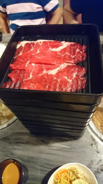 鬥牛士二鍋：高雄(大順店)~鬥牛士二鍋~壽喜燒鍋物~吃到飽餐廳~肉食主義者趕緊來朝聖吧~