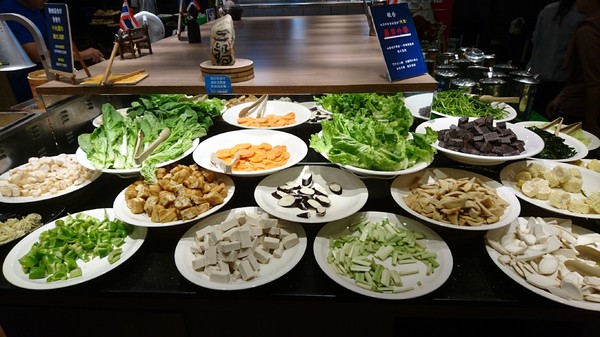 鬥牛士二鍋：高雄(大順店)~鬥牛士二鍋~壽喜燒鍋物~吃到飽餐廳~肉食主義者趕緊來朝聖吧~