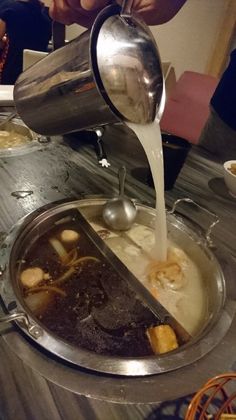 鬥牛士二鍋：高雄(大順店)~鬥牛士二鍋~壽喜燒鍋物~吃到飽餐廳~肉食主義者趕緊來朝聖吧~