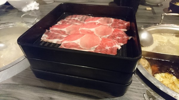 鬥牛士二鍋：高雄(大順店)~鬥牛士二鍋~壽喜燒鍋物~吃到飽餐廳~肉食主義者趕緊來朝聖吧~