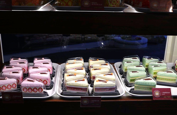 iicake蛋糕毛巾咖啡館:【雲林景點】虎尾iicake雲林蛋糕毛巾咖啡館/動物蛋糕毛巾樂園/地中海希臘風/親子遊樂好去處/毛巾DIY/毛巾美術館/熱氣球拍照/咖啡蛋糕冰淇淋輕食館/拜巾專車