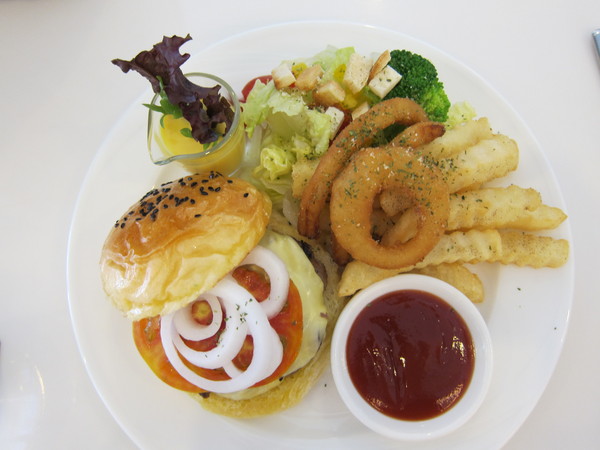 KSL Coffee：高雄鳳山。KSL Coffee。