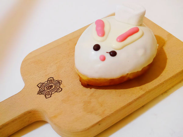 Krispy Kreme 中秋限定甜甜圈。Ｑ萌好兔花生＆芒果月娘。超療癒造型融化～～