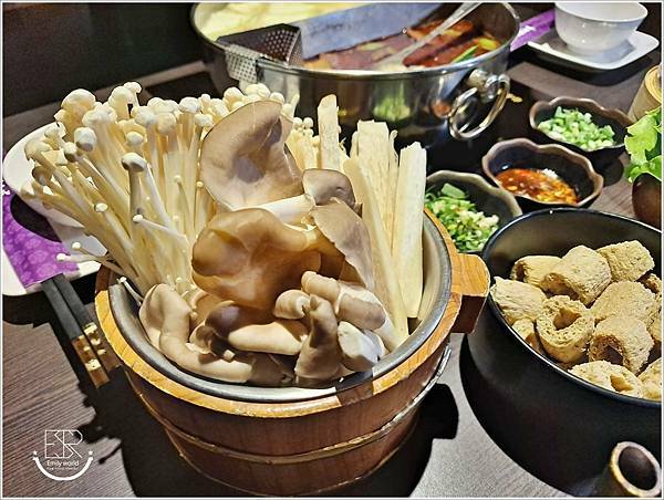 中壢美食 稻葉山城麻辣鍋 (18).jpg