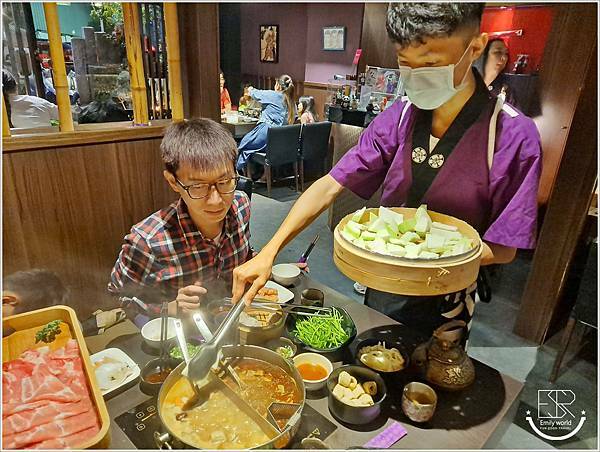 中壢美食 稻葉山城麻辣鍋 (41).jpg