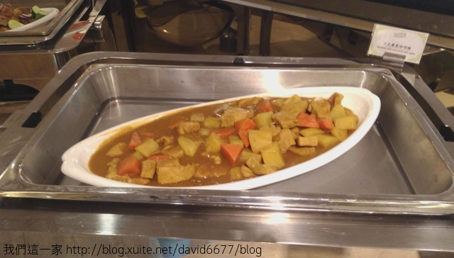日式蘋果咖哩豬.jpg - 富信大飯店樂廚自助餐廳