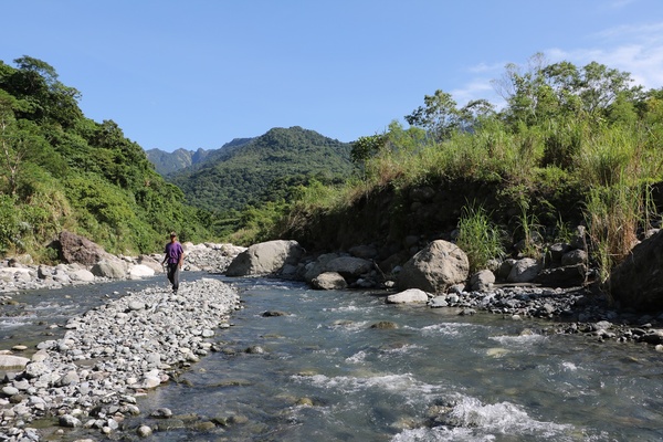 東海岸部落工作假期「一起比西里岸」,走入部落山林野溪徒手抓魚蝦、巴歌浪饗宴、珍重再見