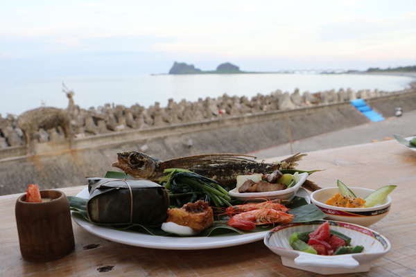 東海岸部落工作假期「一起比西里岸」,DIY"阿美族小點心督潤"(糯米糰)、比西里岸部落巡禮、法樂海風味餐、paw paw鼓初體驗