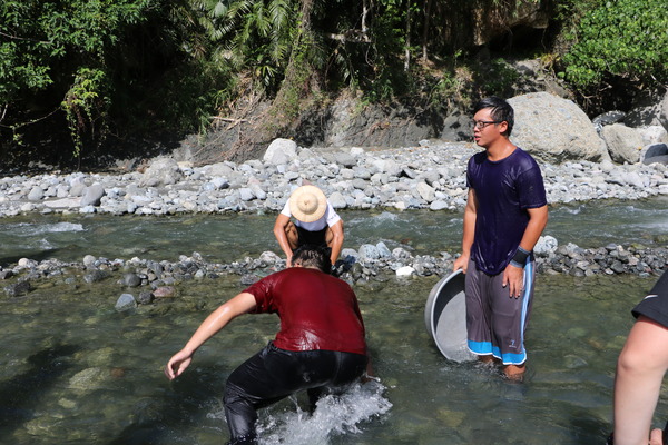 東海岸部落工作假期「一起比西里岸」,走入部落山林野溪徒手抓魚蝦、巴歌浪饗宴、珍重再見