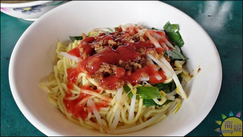 台中傳奇小吃 青海路乾麵你吃過嗎?只賣上午沒有價目表的人氣麵攤-商妮吃喝遊樂