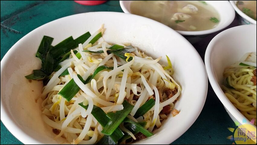 台中傳奇小吃 青海路乾麵你吃過嗎?只賣上午沒有價目表的人氣麵攤-商妮吃喝遊樂