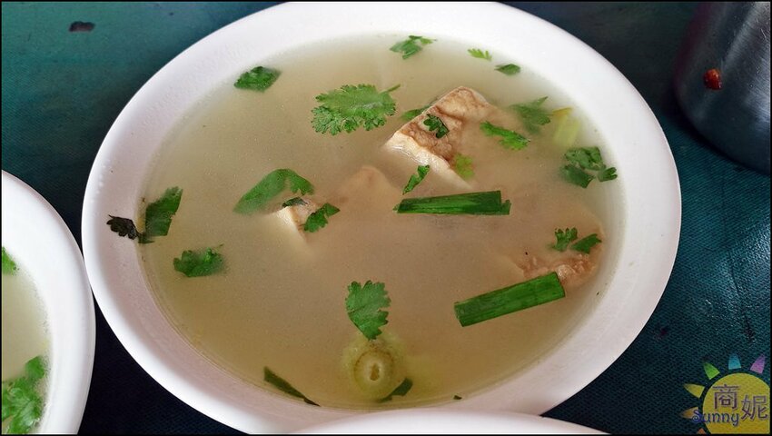 台中傳奇小吃 青海路乾麵你吃過嗎?只賣上午沒有價目表的人氣麵攤-商妮吃喝遊樂